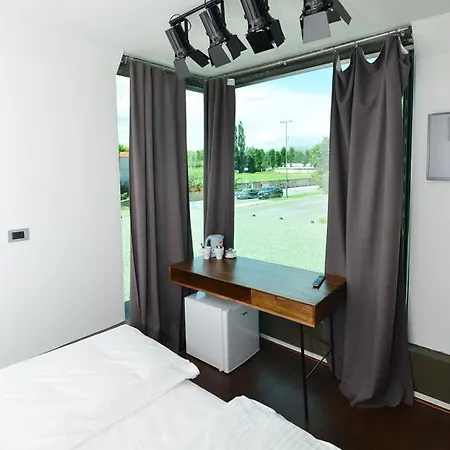 Stylish Tivoli & Apartman